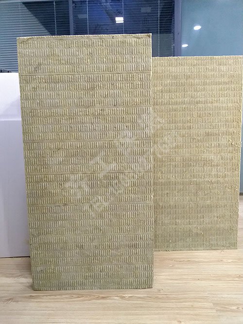 保溫板為什么具有防水、防腐功能呢